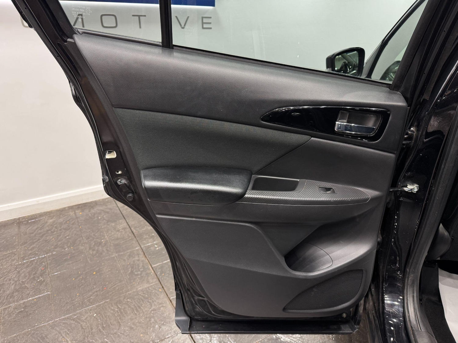 Used Mitsubishi Eclipse Cross 2018 for sale - 77882218: Photo 32