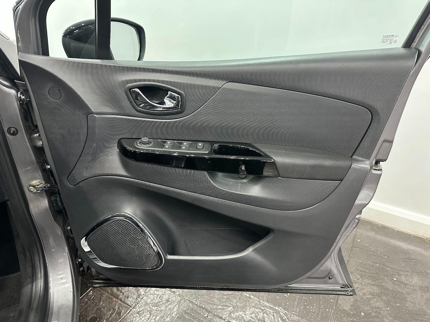 Used Renault Captur 2015 for sale - 76936392: Photo 27