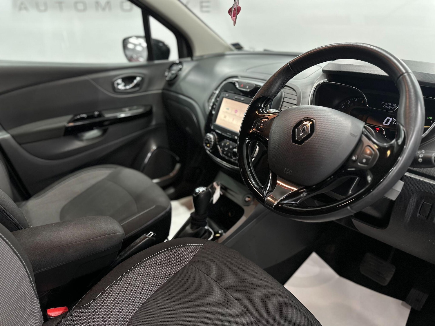 Used Renault Captur 2015 for sale - 76936392: Photo 29