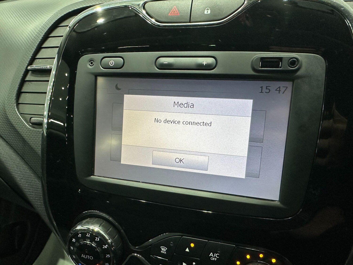 Used Renault Captur 2015 for sale - 76936392: Photo 34