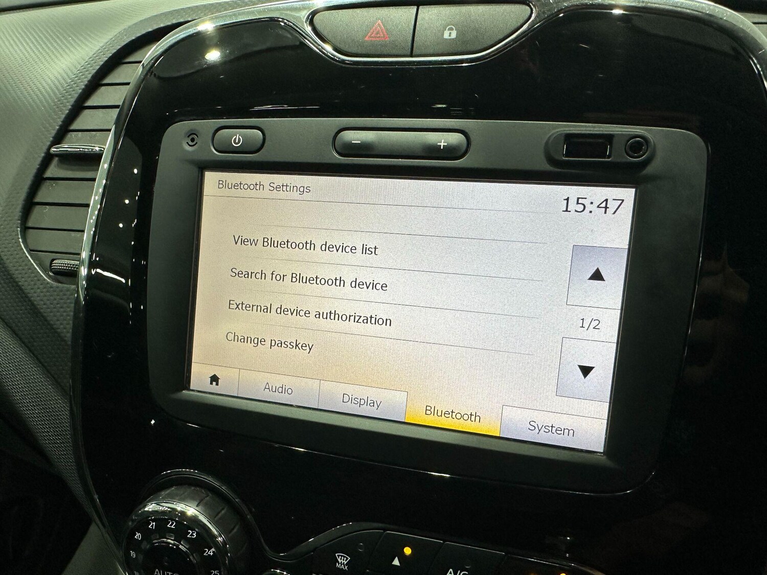 Used Renault Captur 2015 for sale - 76936392: Photo 37