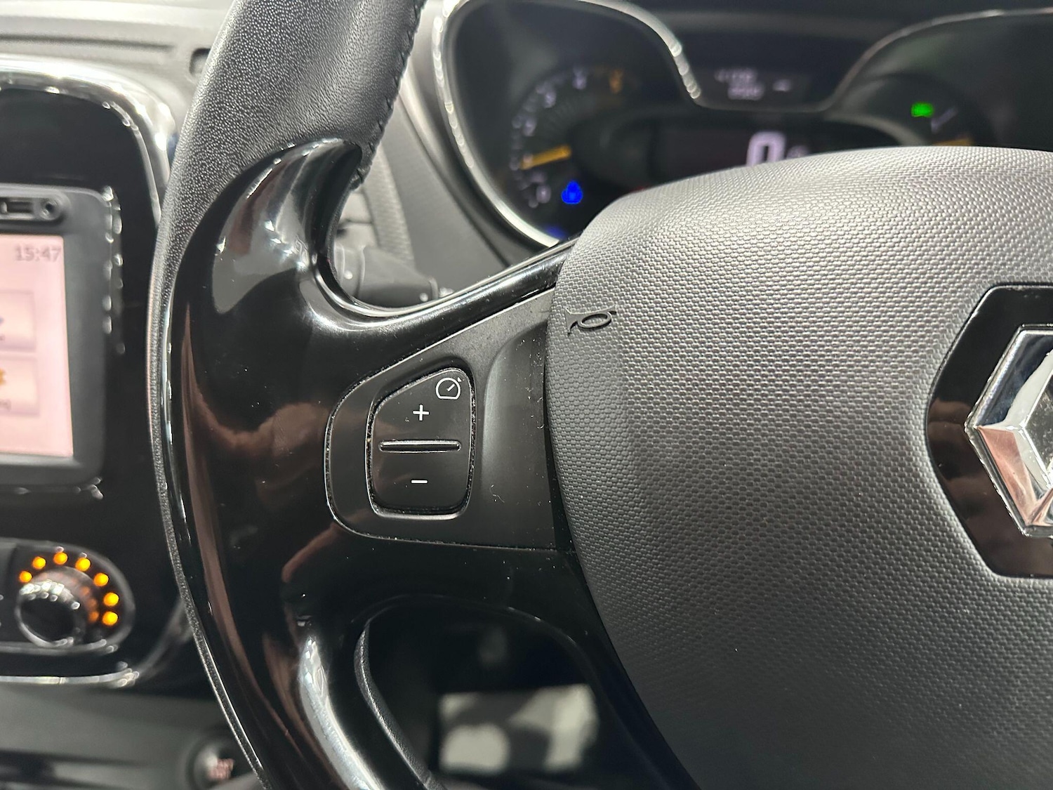 Used Renault Captur 2015 for sale - 76936392: Photo 42