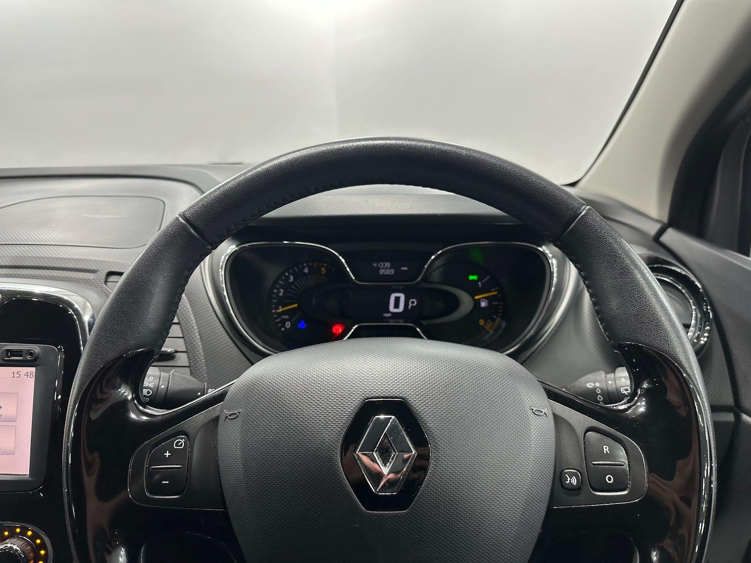 Used Renault Captur 2015 for sale - 76936392: Photo 44