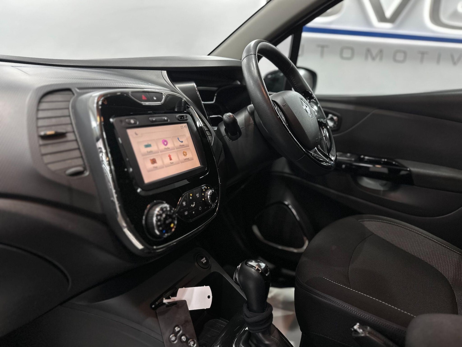 Used Renault Captur 2015 for sale - 76936392: Photo 56