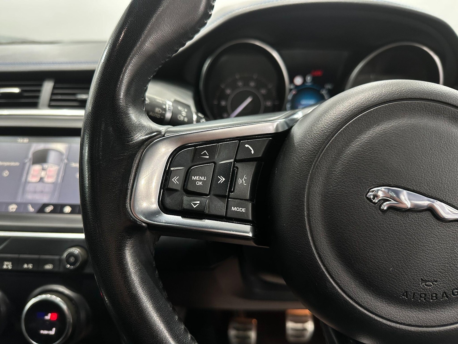 Used Jaguar E-Pace 2018 for sale - 76913962: Photo 43