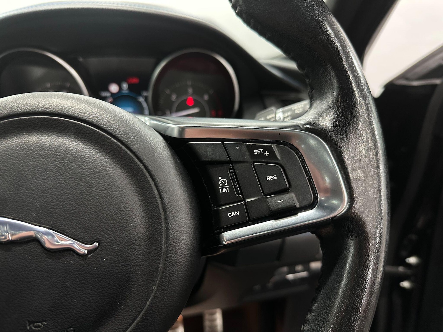 Used Jaguar E-Pace 2018 for sale - 76913962: Photo 44