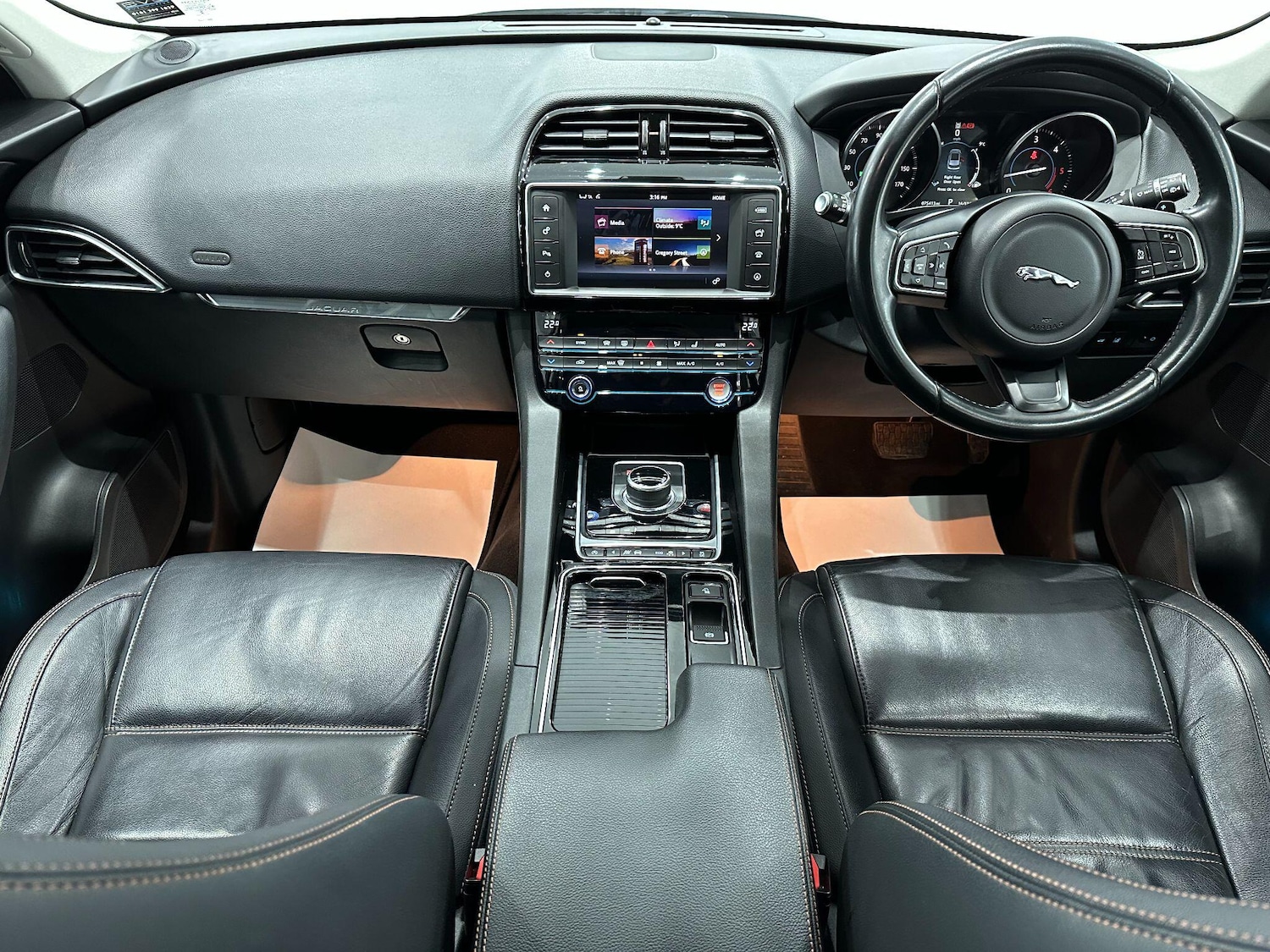 Used Jaguar F-Pace 2016 for sale - 76952700: Photo 46