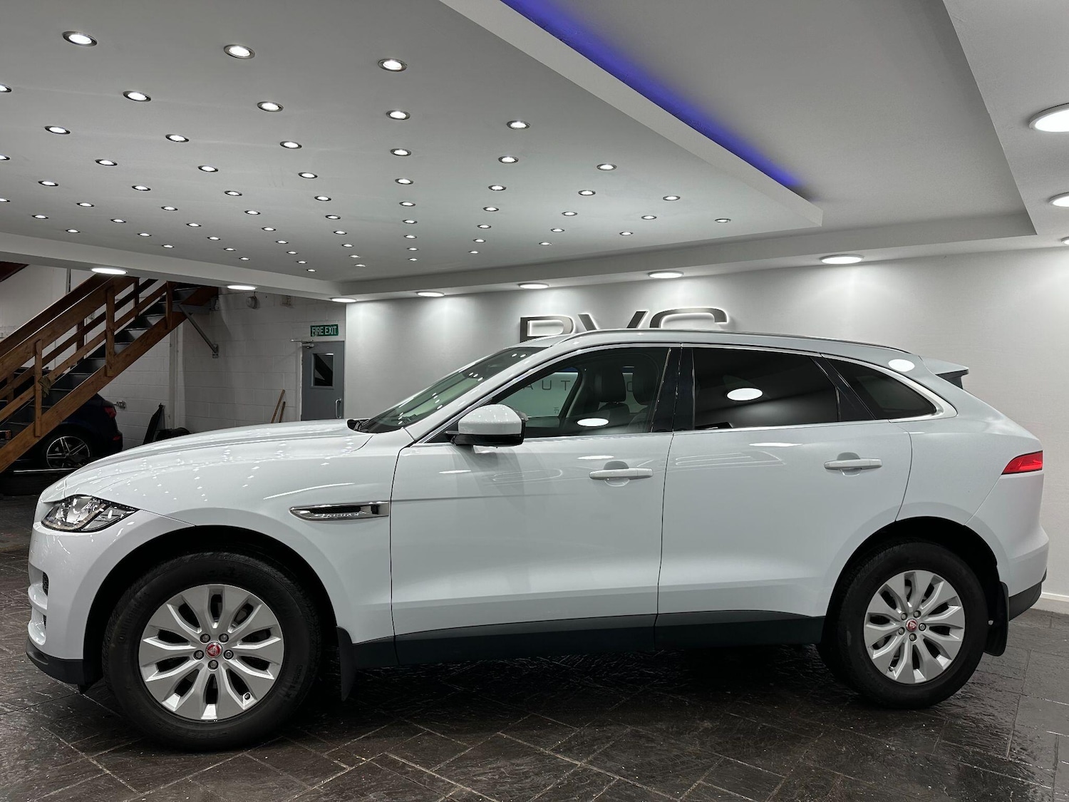 Used Jaguar F-Pace 2016 for sale - 76952700: Photo 9