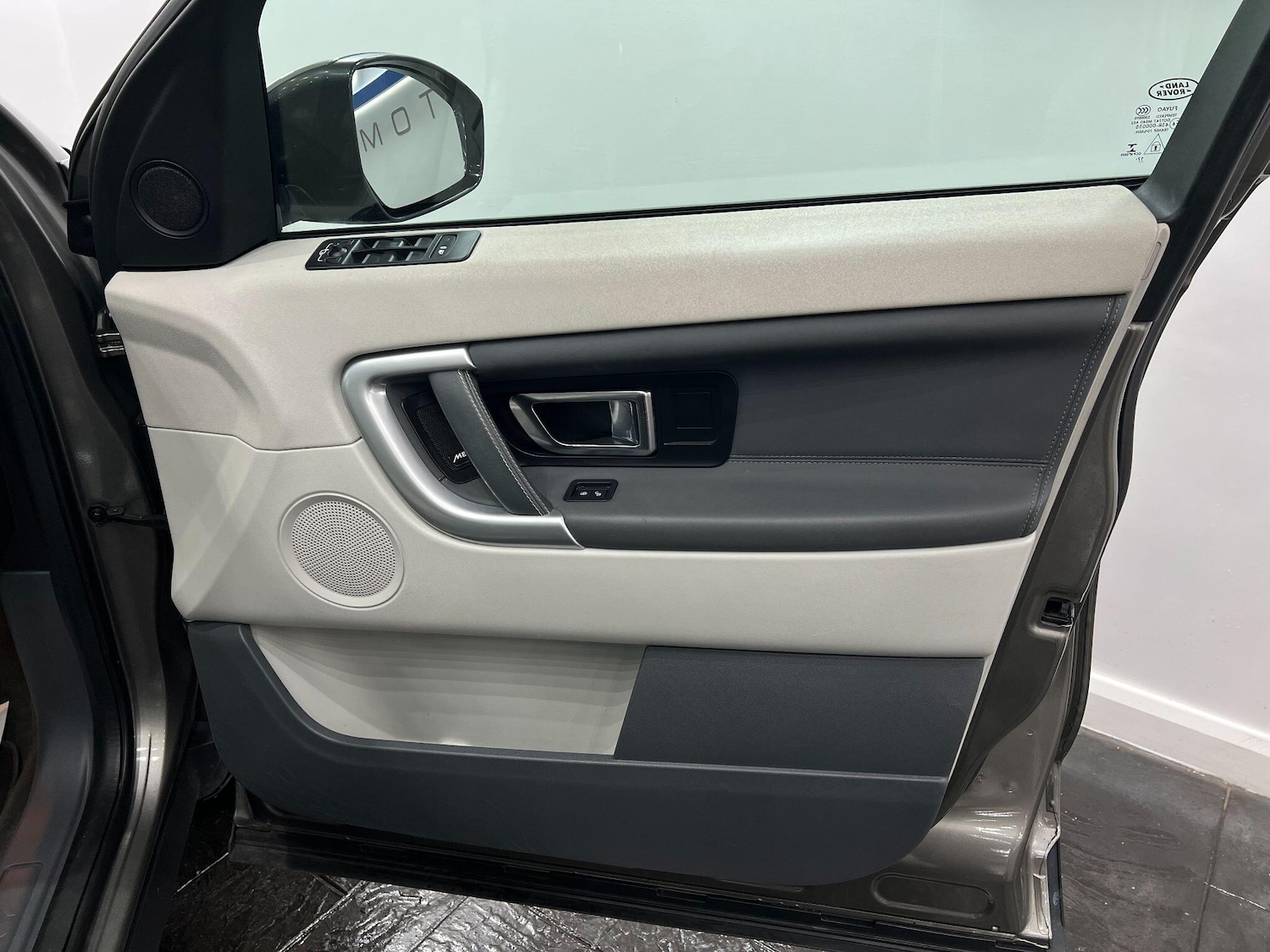 Used Land Rover Discovery Sport 2018 for sale - 76042309: Photo 28