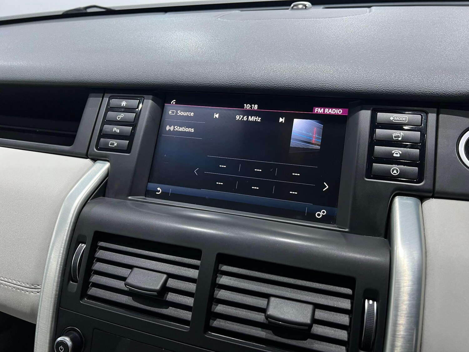 Used Land Rover Discovery Sport 2018 for sale - 76042309: Photo 40