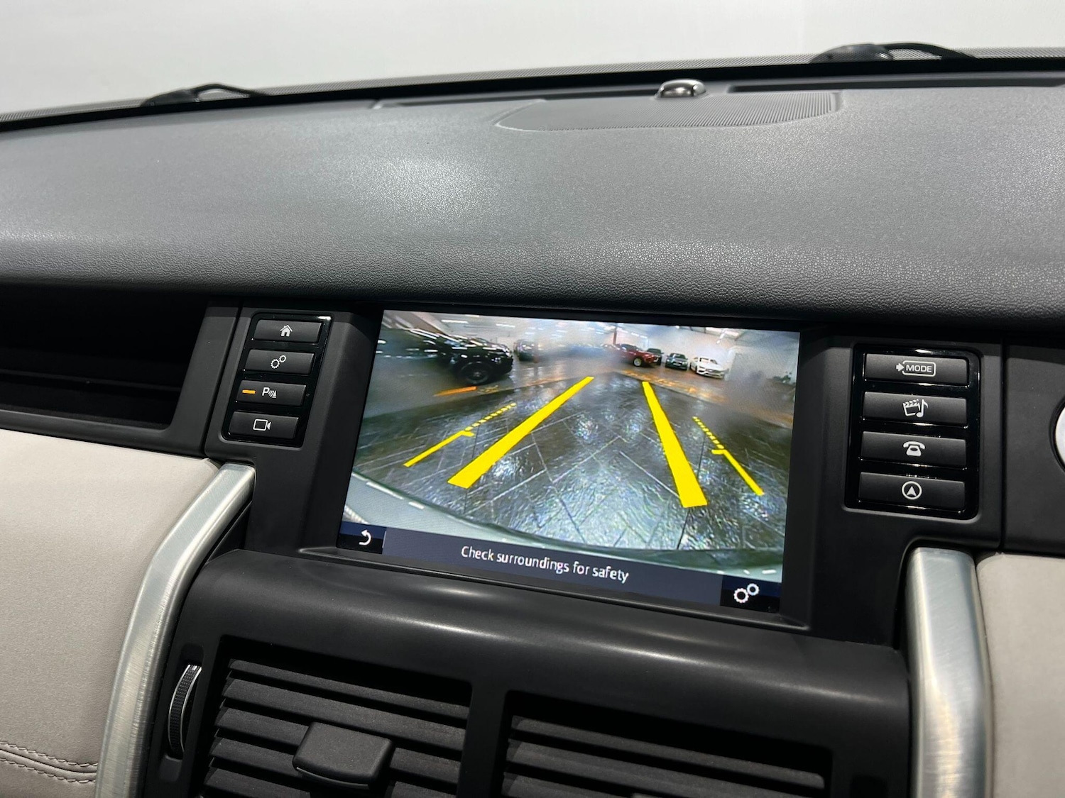 Used Land Rover Discovery Sport 2018 for sale - 76042309: Photo 44