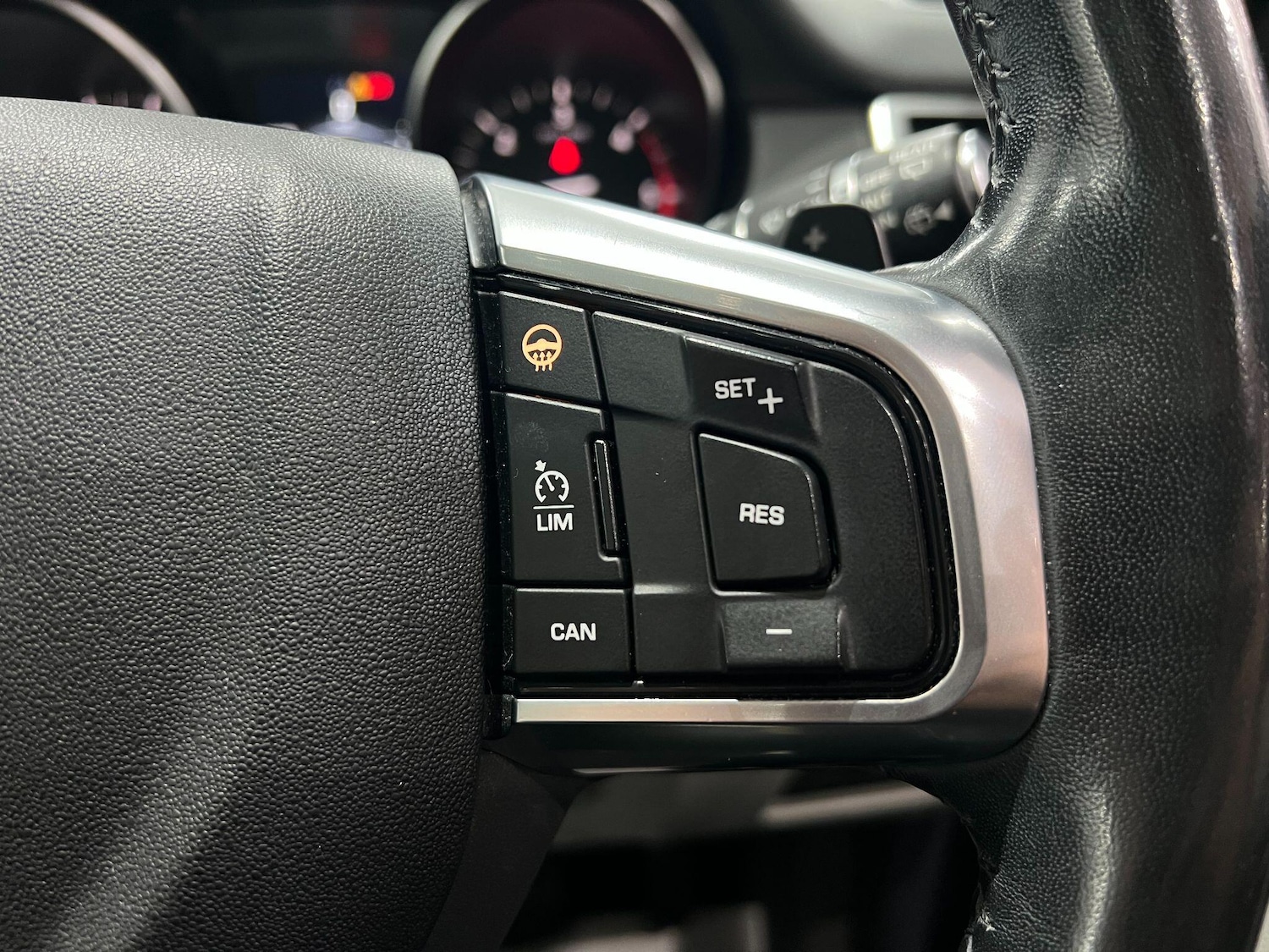 Used Land Rover Discovery Sport 2018 for sale - 76042309: Photo 51