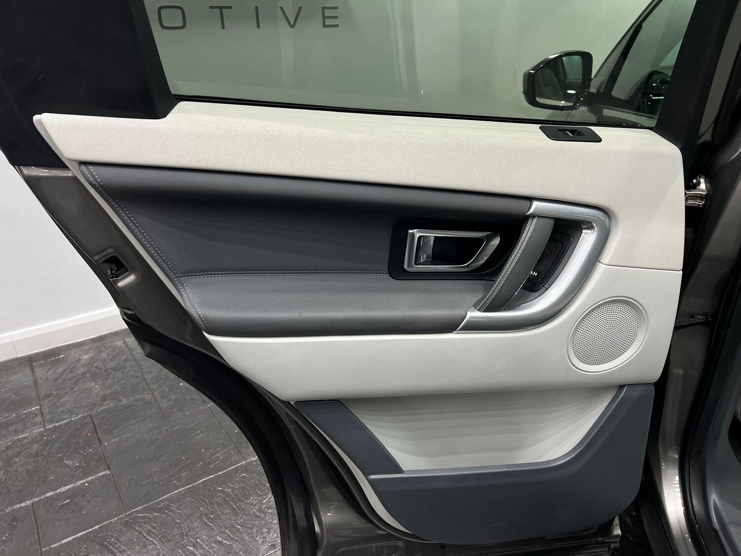 Used Land Rover Discovery Sport 2018 for sale - 76042309: Photo 61