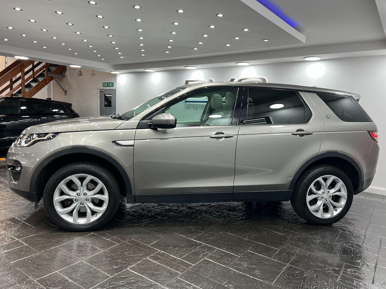 Used Land Rover Discovery Sport 2018 for sale - 76042309: Photo 9