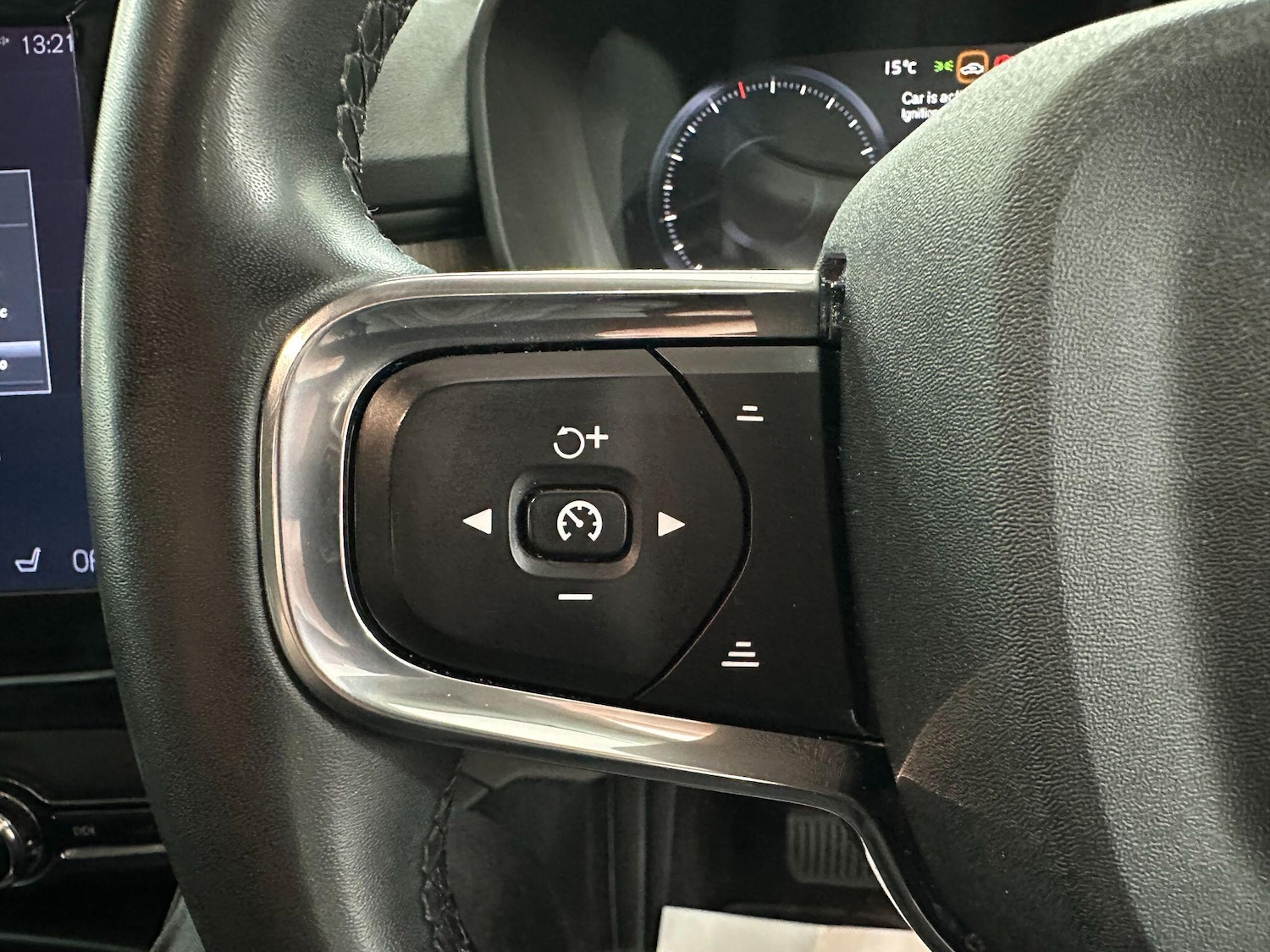 Used Volvo XC40 2021 for sale - 76012501: Photo 37
