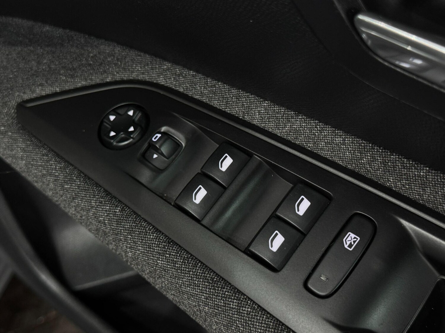 Used Peugeot 3008 2018 for sale - 77478706: Photo 27