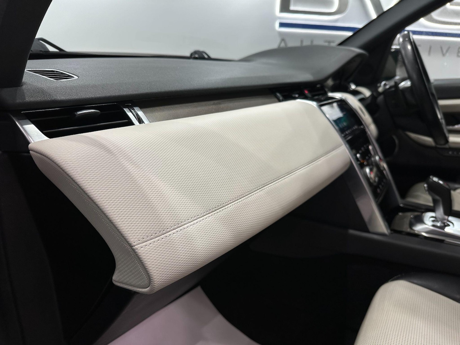 Used Land Rover Discovery Sport 2020 for sale - 76646276: Photo 60