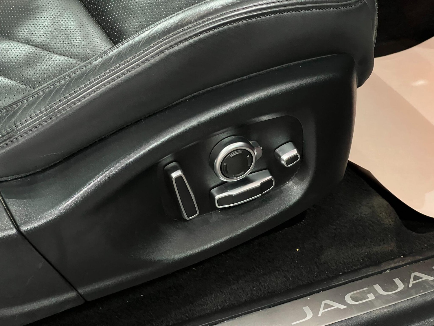 Used Jaguar E-Pace 2018 for sale - 76592347: Photo 30