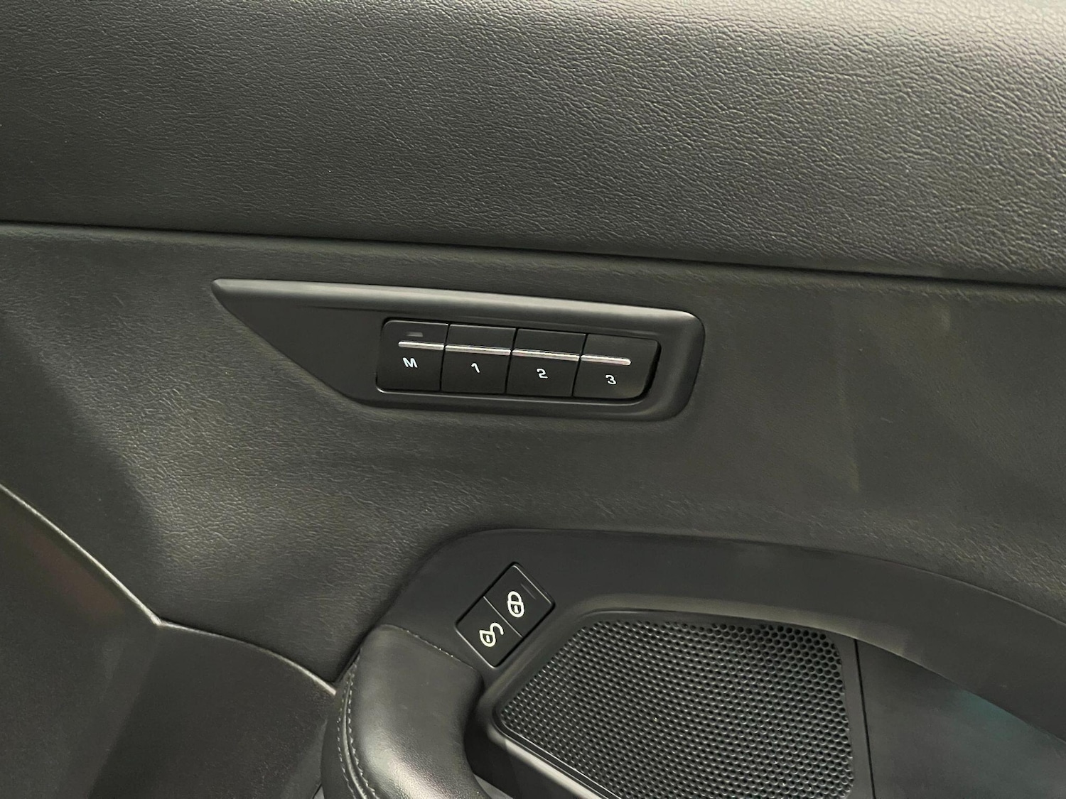 Used Jaguar E-Pace 2018 for sale - 76592347: Photo 32