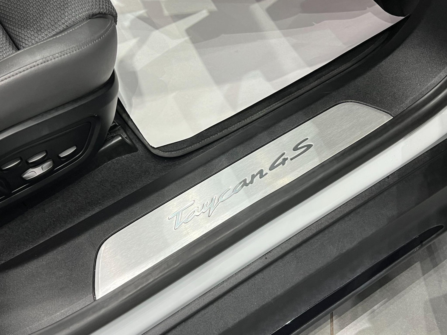 Used Porsche Taycan 2020 for sale - 76151807: Photo 10
