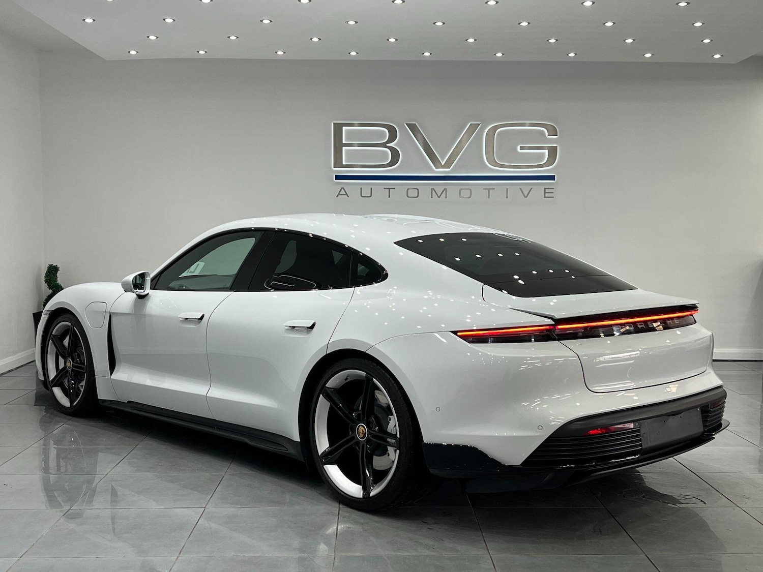 Used Porsche Taycan 2020 for sale - 76151807: Photo 4