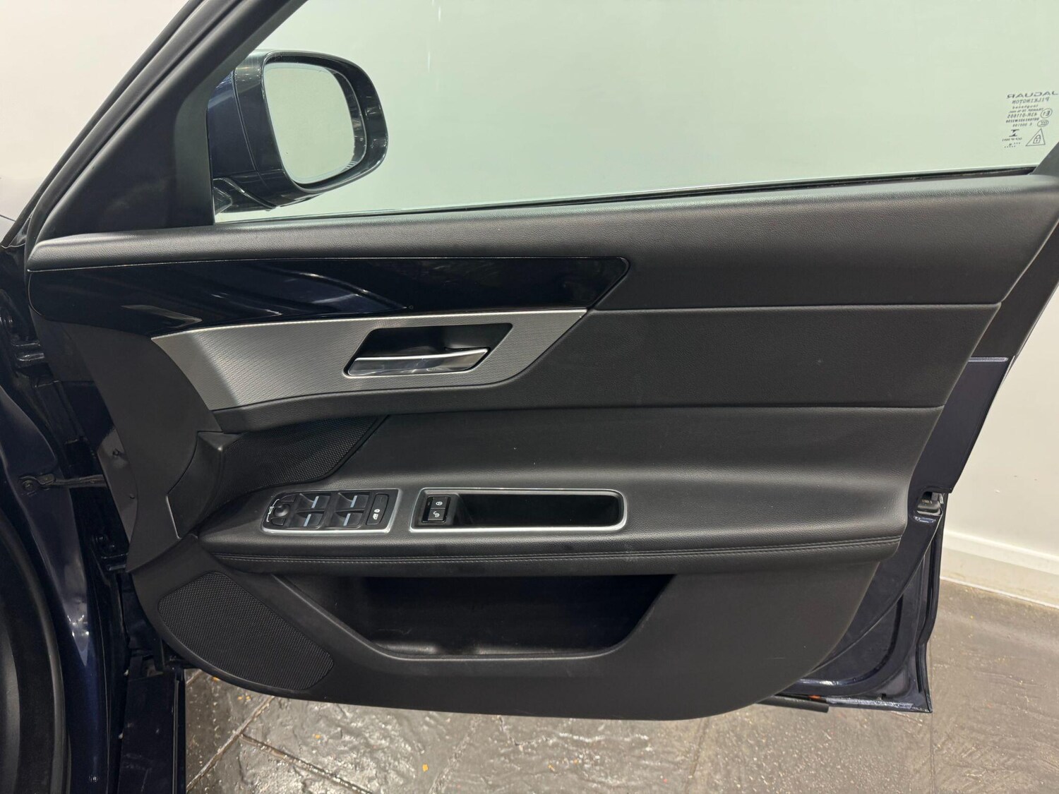 Used Jaguar XF 2017 for sale - 77396150: Photo 25