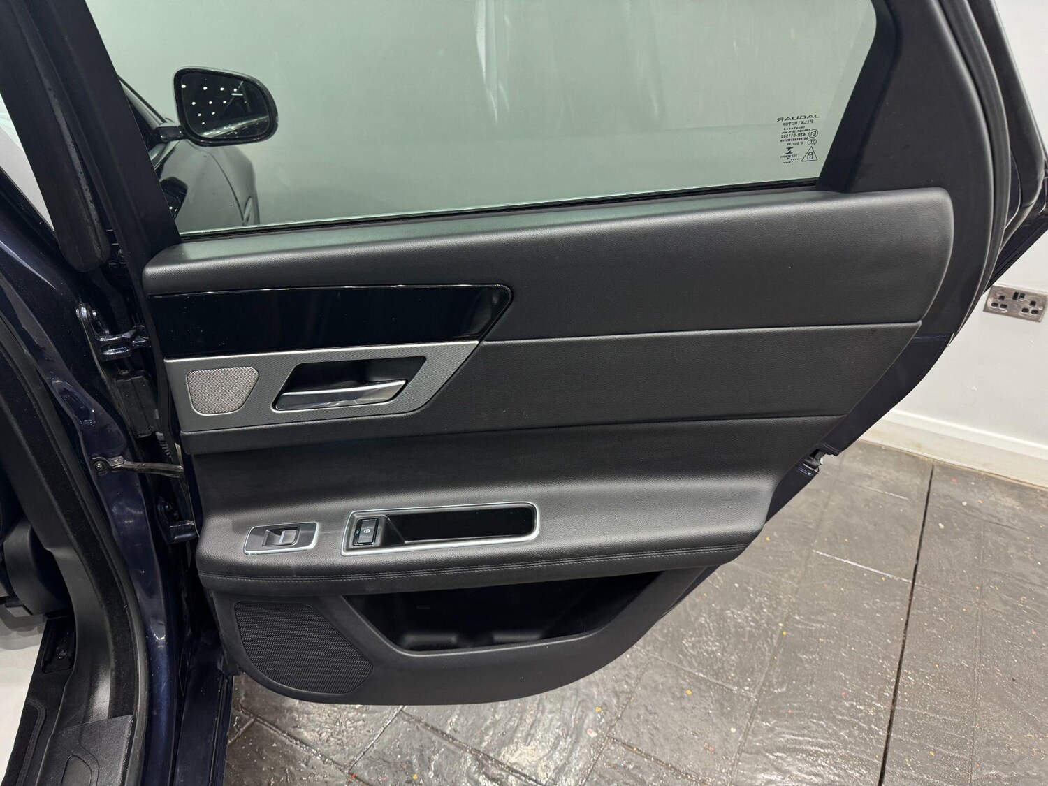 Used Jaguar XF 2017 for sale - 77396150: Photo 27