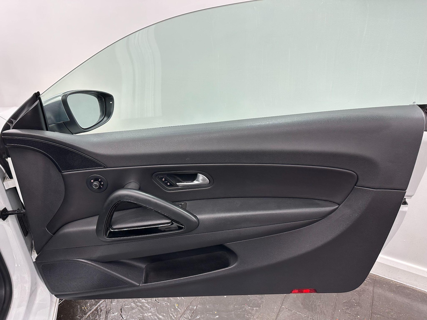 Used Volkswagen Scirocco 2017 for sale - 77066541: Photo 30