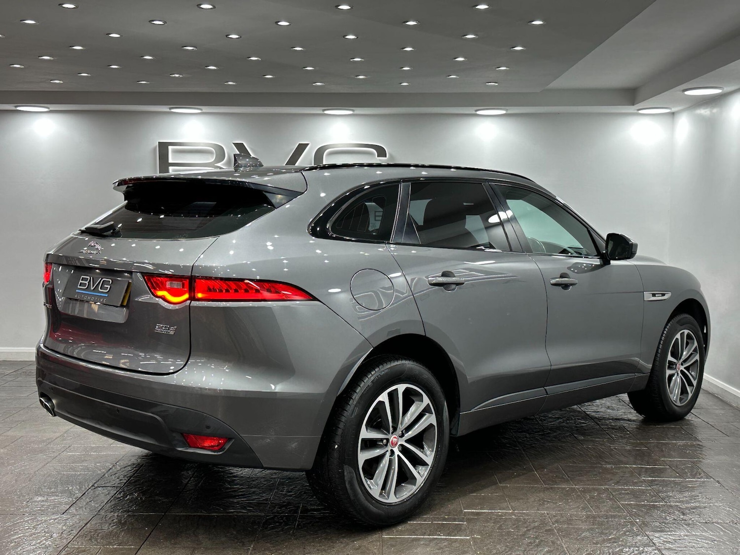 Used Jaguar F-Pace 2017 for sale - 76715240: Photo 12