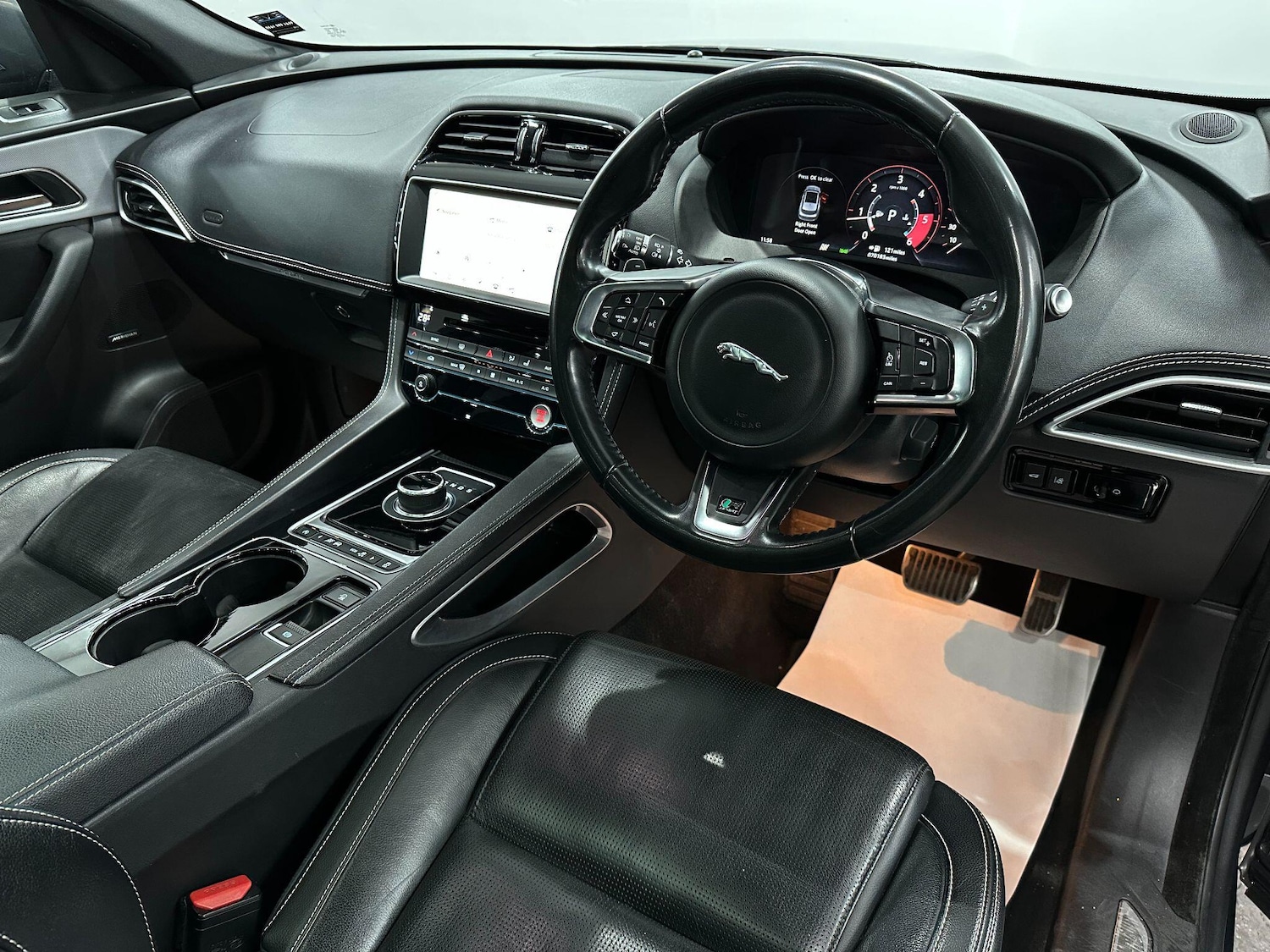 Used Jaguar F-Pace 2017 for sale - 76715240: Photo 25