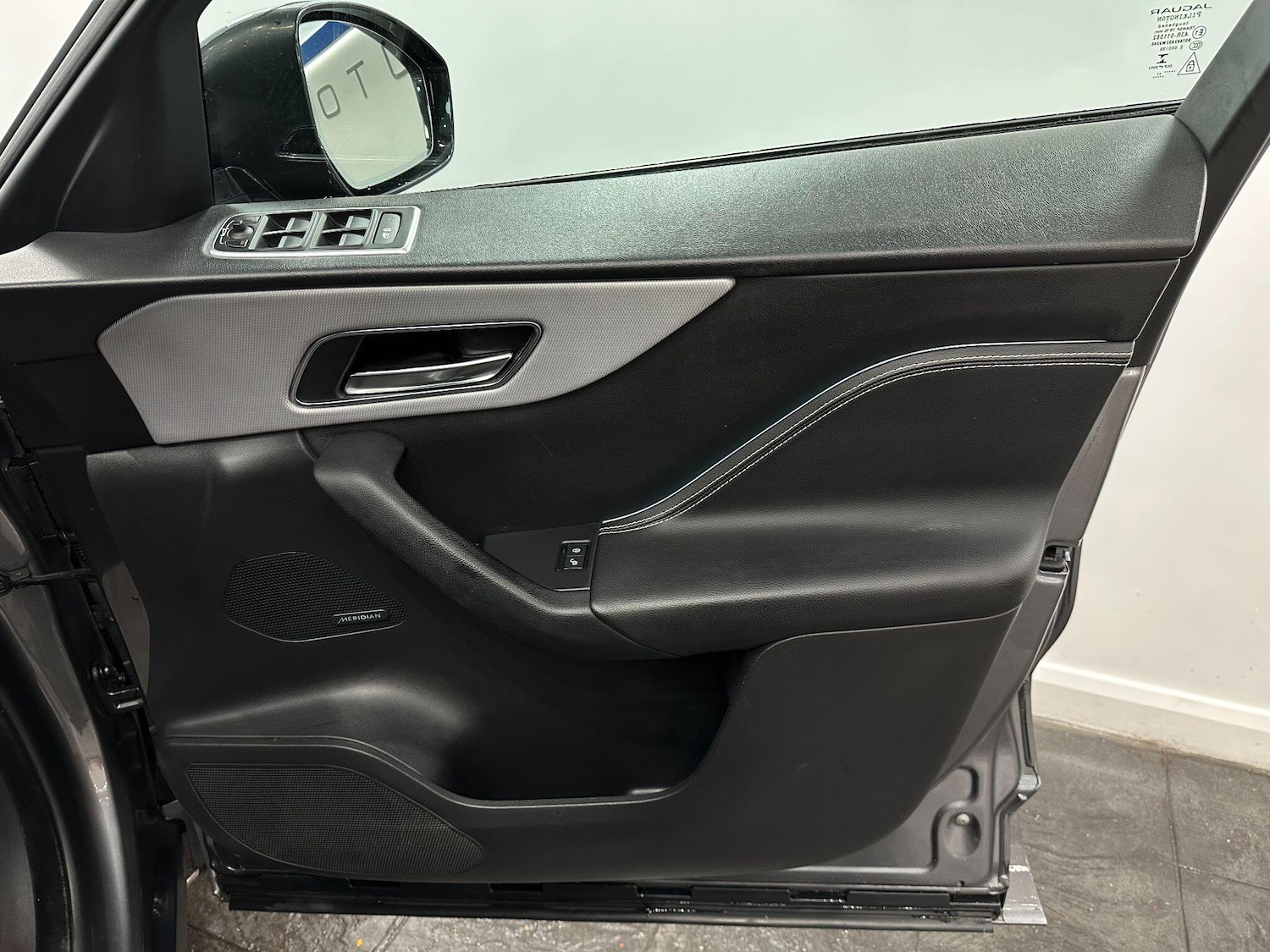 Used Jaguar F-Pace 2017 for sale - 76715240: Photo 28