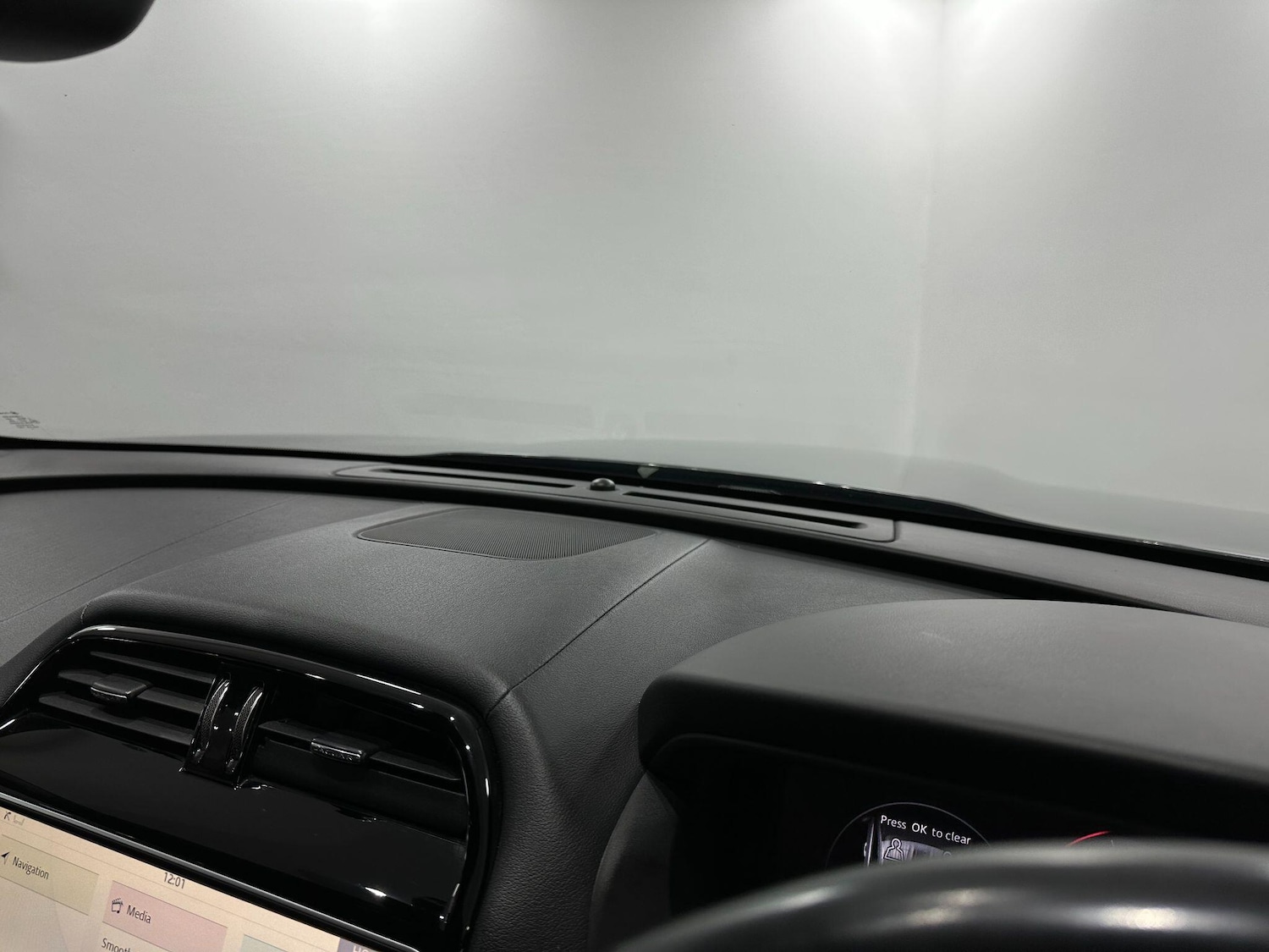 Used Jaguar F-Pace 2017 for sale - 76715240: Photo 32