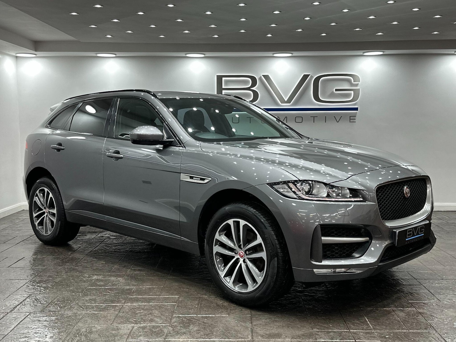 Used Jaguar F-Pace 2017 for sale - 76715240: Photo 4