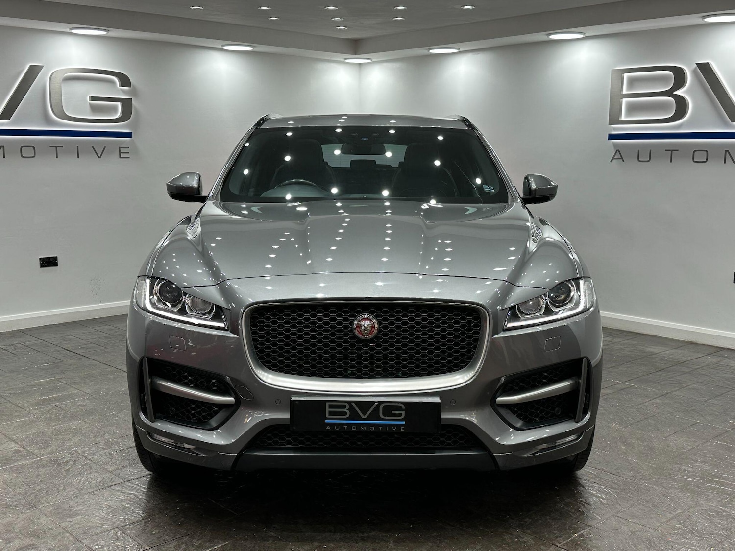Used Jaguar F-Pace 2017 for sale - 76715240: Photo 5
