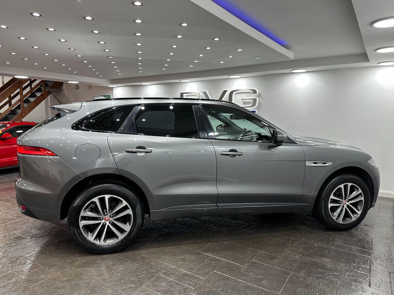 Used Jaguar F-Pace 2017 for sale - 76715240: Photo 8