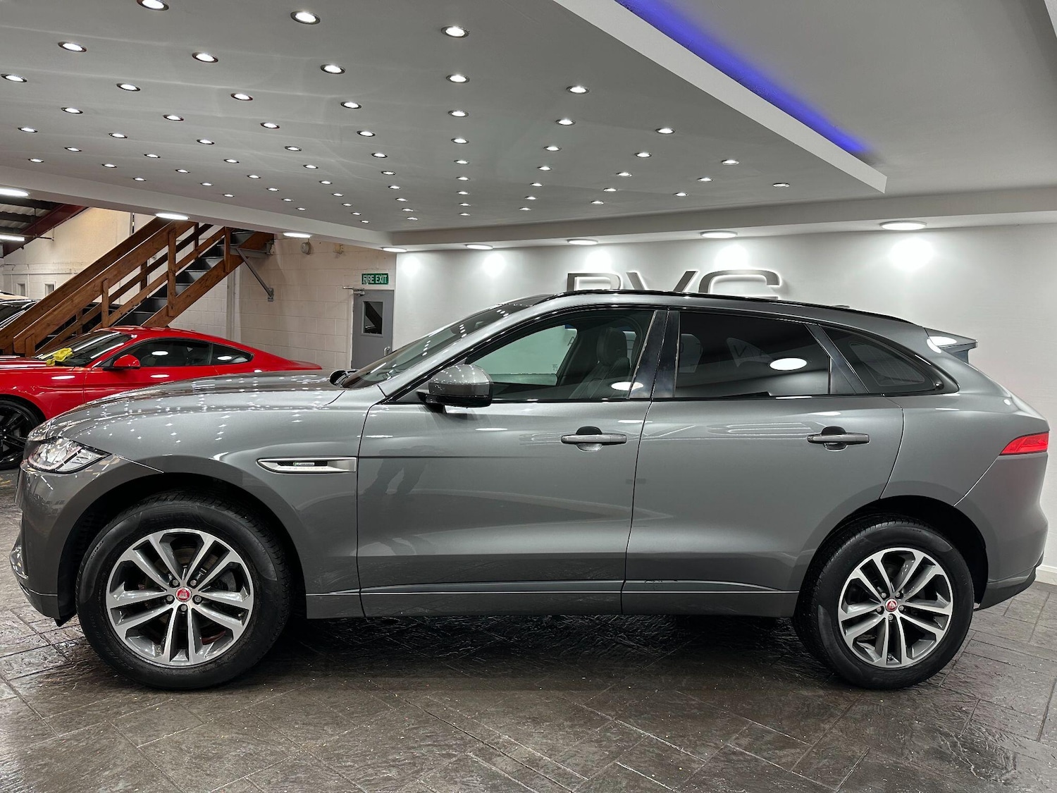 Used Jaguar F-Pace 2017 for sale - 76715240: Photo 9