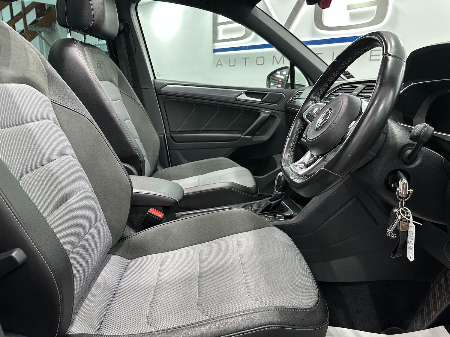 Used Volkswagen Tiguan 2017 for sale - 76865545: Photo 28