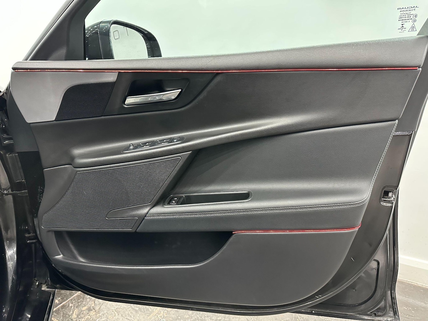 Used Jaguar XE 2016 for sale - 76887388: Photo 25