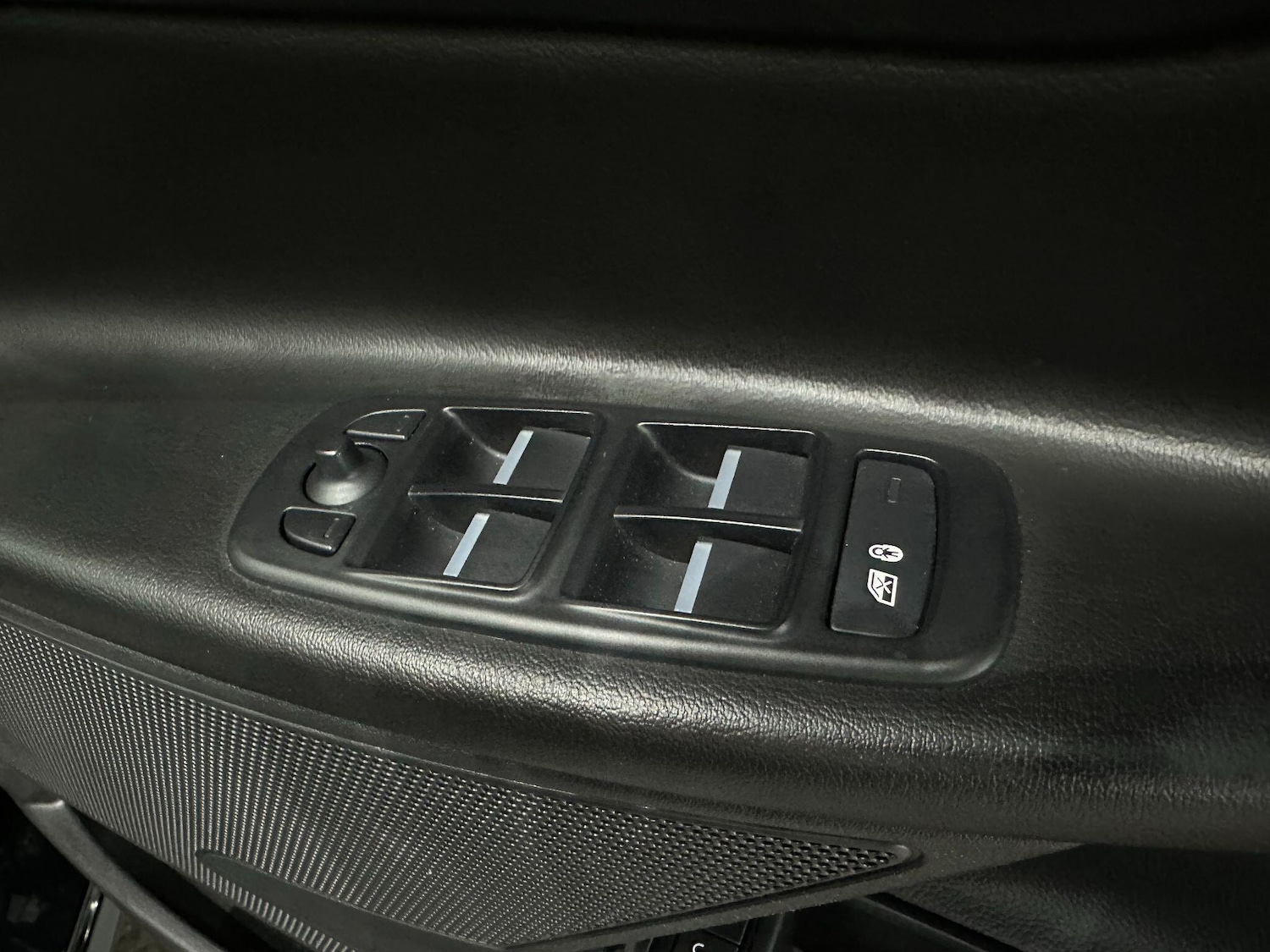 Used Jaguar XE 2016 for sale - 76887388: Photo 26