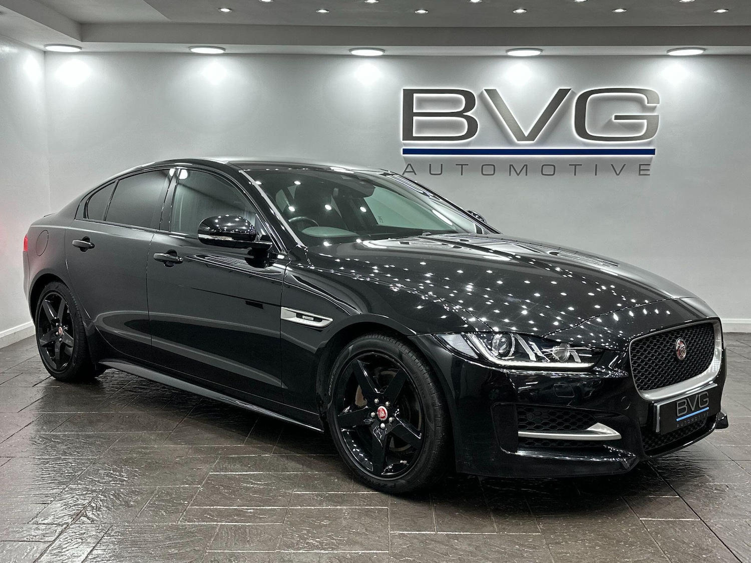 Used Jaguar XE 2016 for sale - 76887388: Photo 4