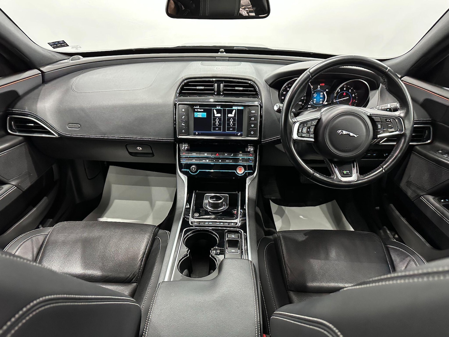 Used Jaguar XE 2016 for sale - 76887388: Photo 40