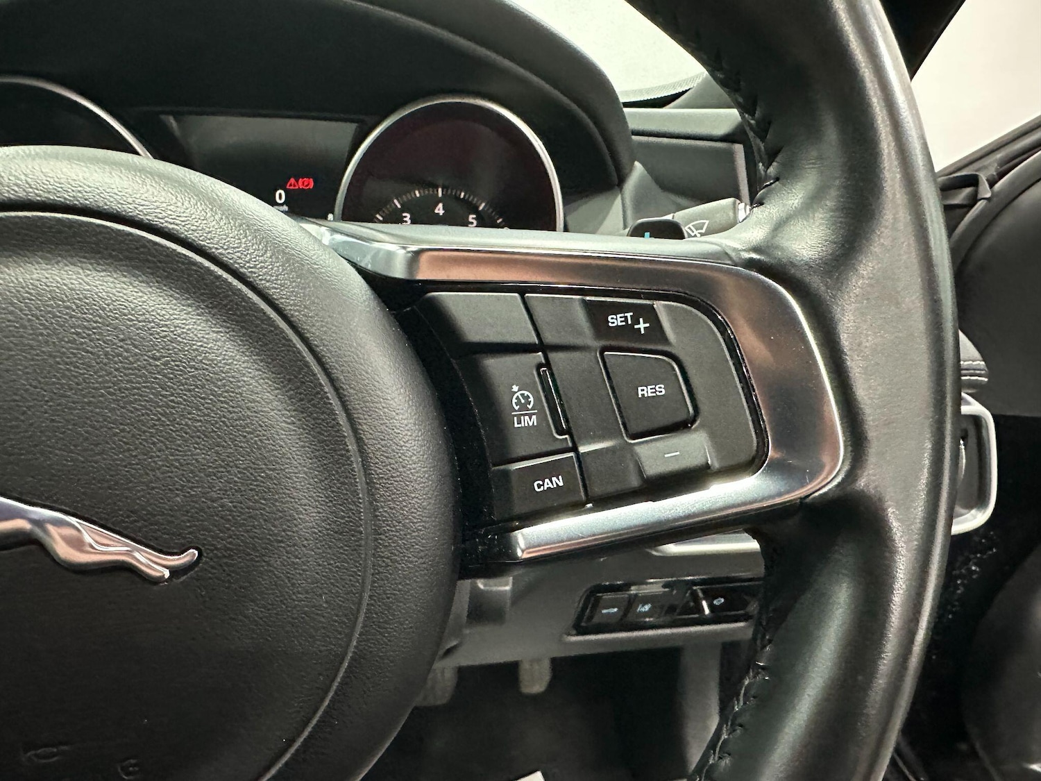 Used Jaguar XE 2016 for sale - 76887388: Photo 43