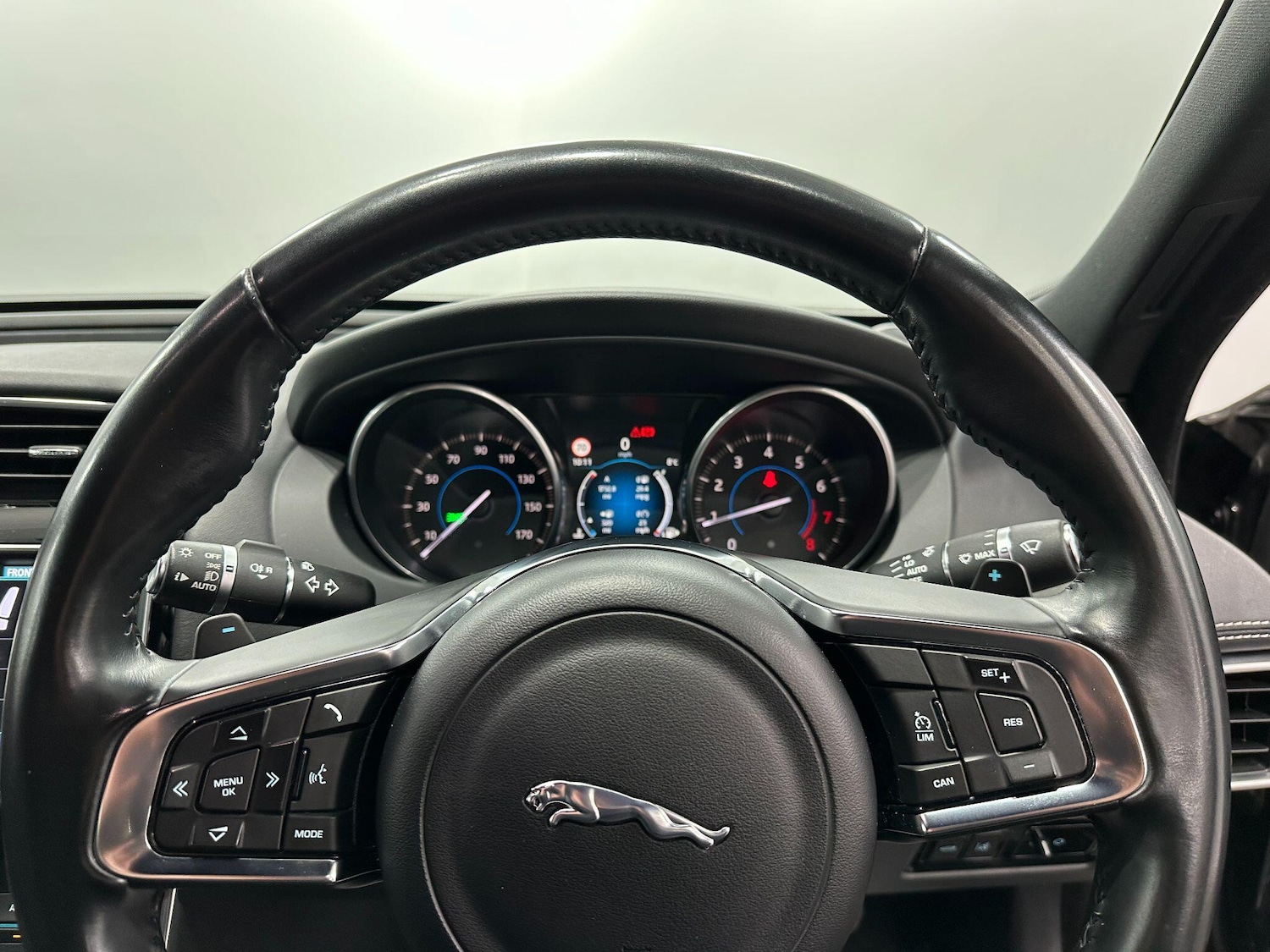 Used Jaguar XE 2016 for sale - 76887388: Photo 44