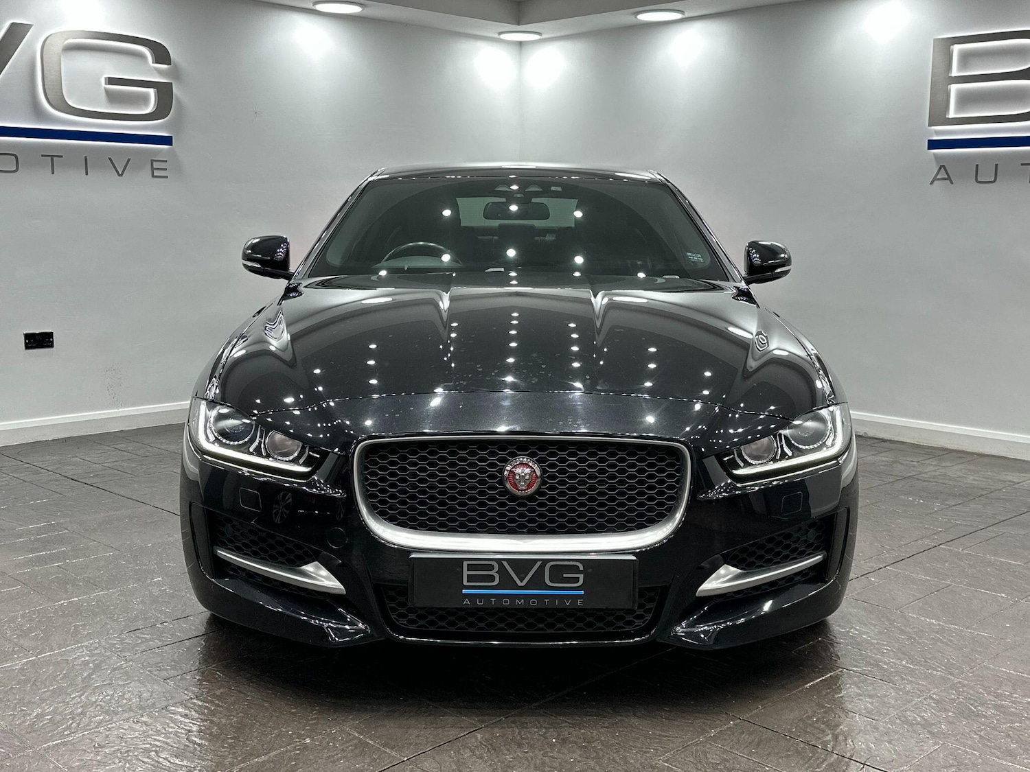 Used Jaguar XE 2016 for sale - 76887388: Photo 5