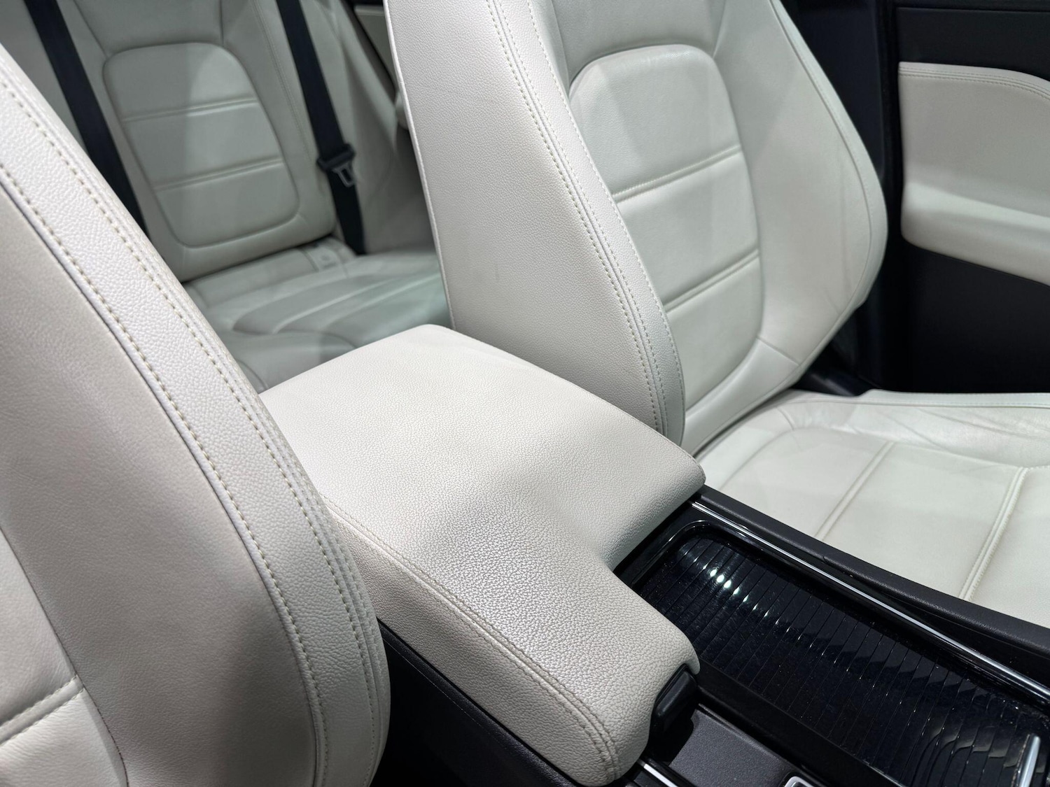 Used Jaguar F-Pace 2016 for sale - 77587286: Photo 40