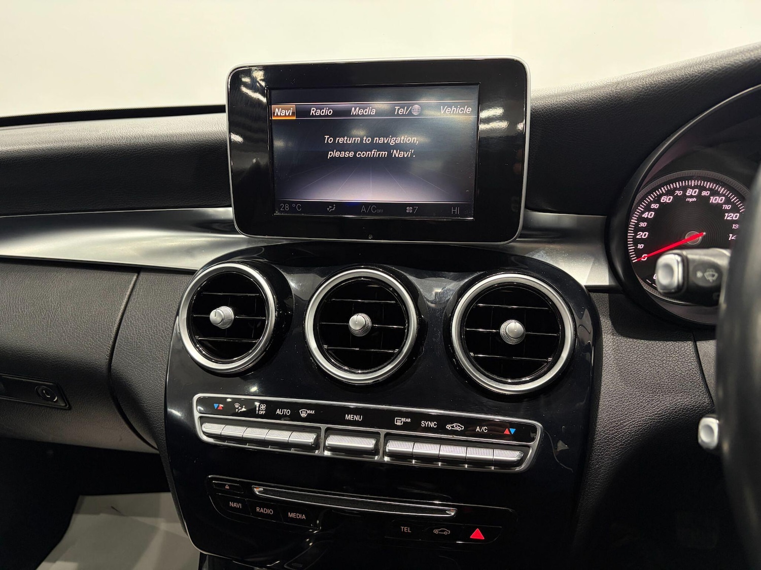 Used Mercedes-Benz C Class 2015 for sale - 77267720: Photo 30