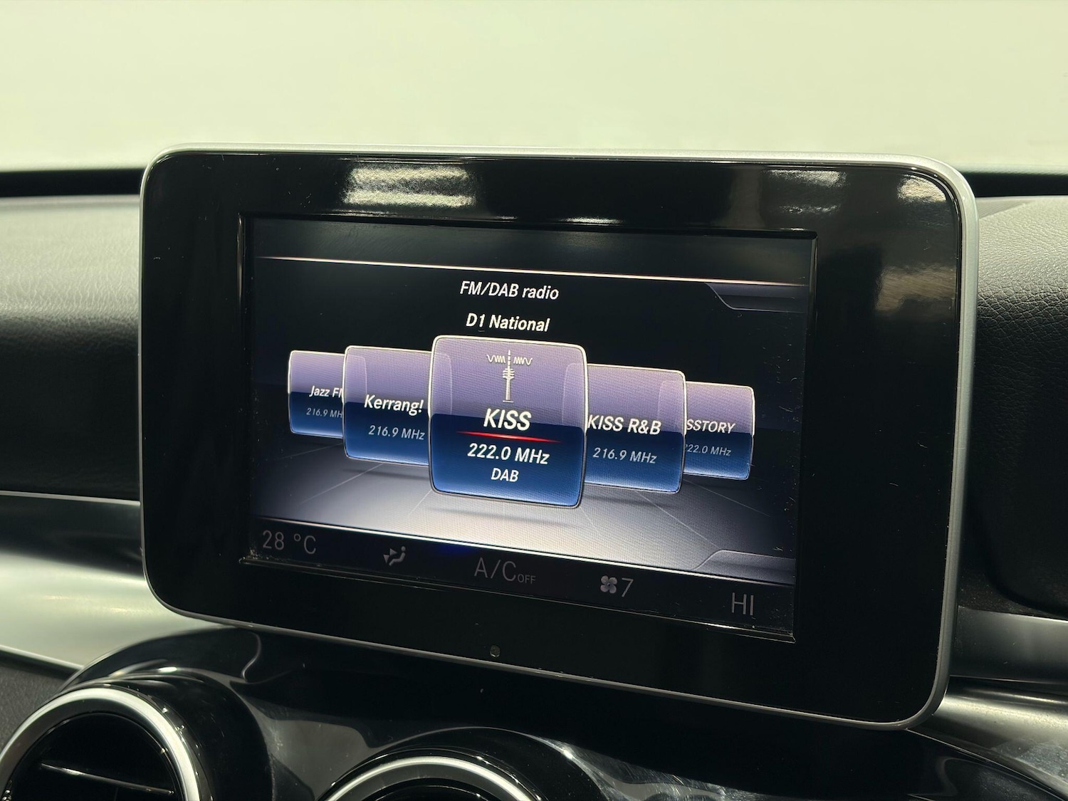 Used Mercedes-Benz C Class 2015 for sale - 77267720: Photo 32