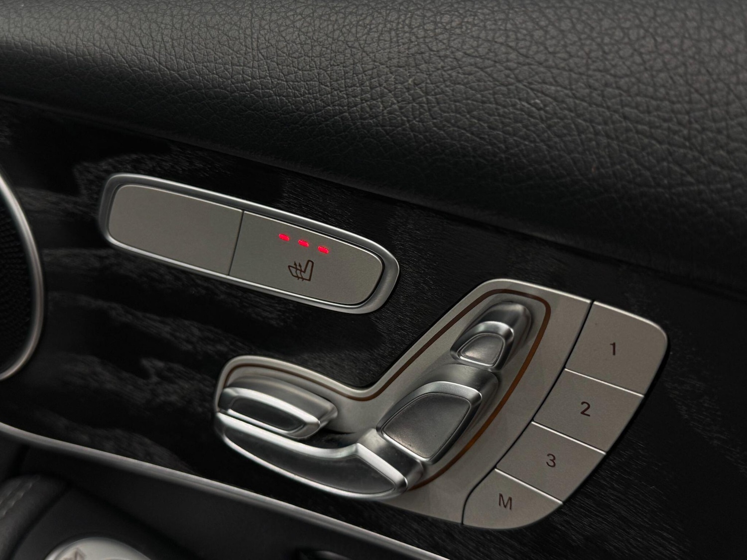 Used Mercedes-Benz GLC 2018 for sale - 77314865: Photo 27