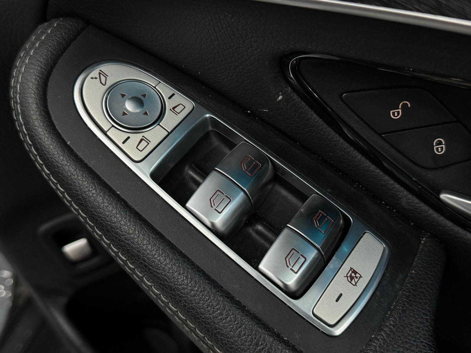 Used Mercedes-Benz GLC 2018 for sale - 77314865: Photo 28