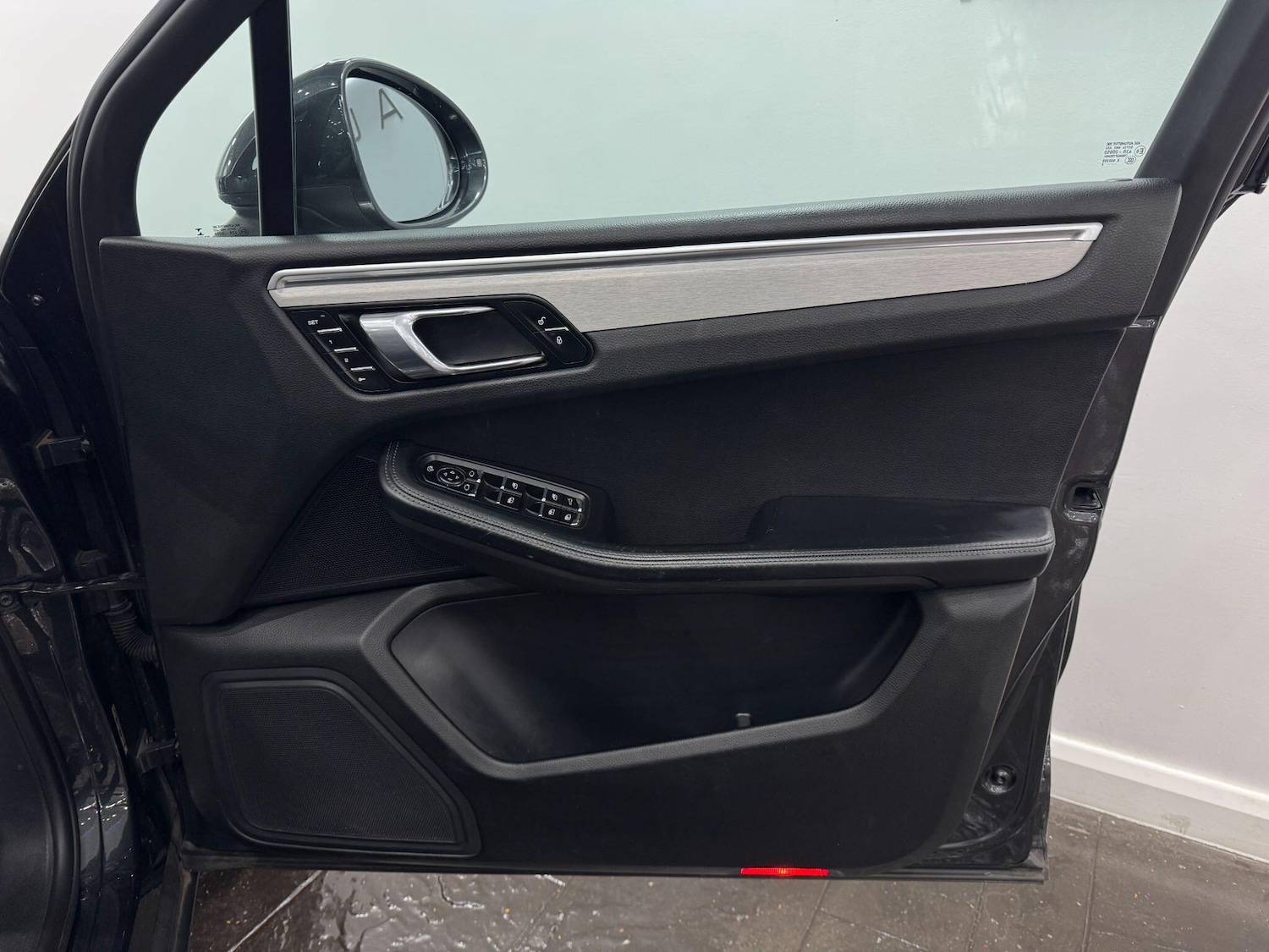 Used Porsche Macan 2017 for sale - 78062830: Photo 27